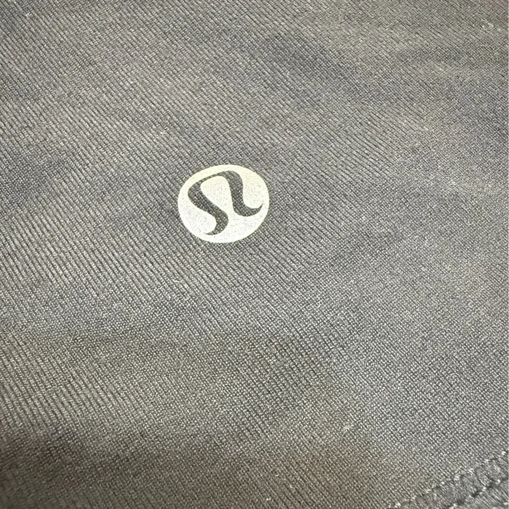 Lululemon Black Strappy Back Tank Top Built-in Shelf Bra Yoga Activewear Tank
